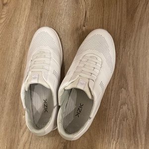 Kizik Atlanta White Leather Sneakers women's size 9-1/2